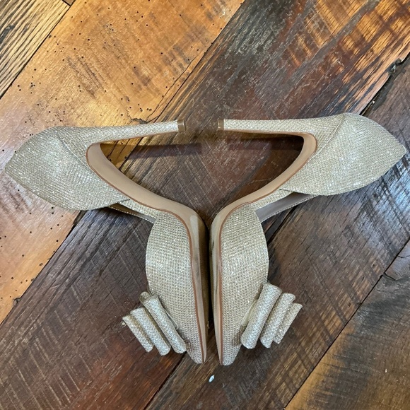 Betsey Johnson Women’s Prince d’Orsay Evening Pumps Gold Size 6 | Glitter Bow - Picture 10 of 12